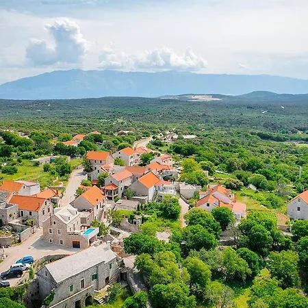 Stunning In Brac Gornji Humac